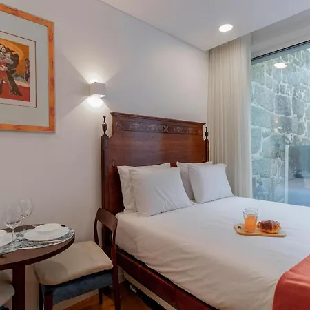 Apartment Cozy W/ Patio By Lovelystay