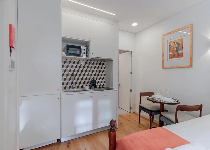 Apartment Cozy W/ Patio By Lovelystay