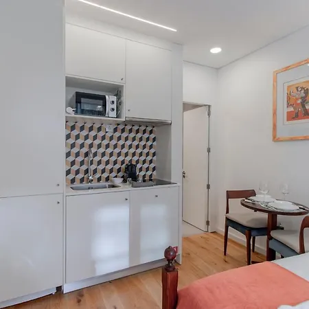 Apartment Cozy W/ Patio By Lovelystay