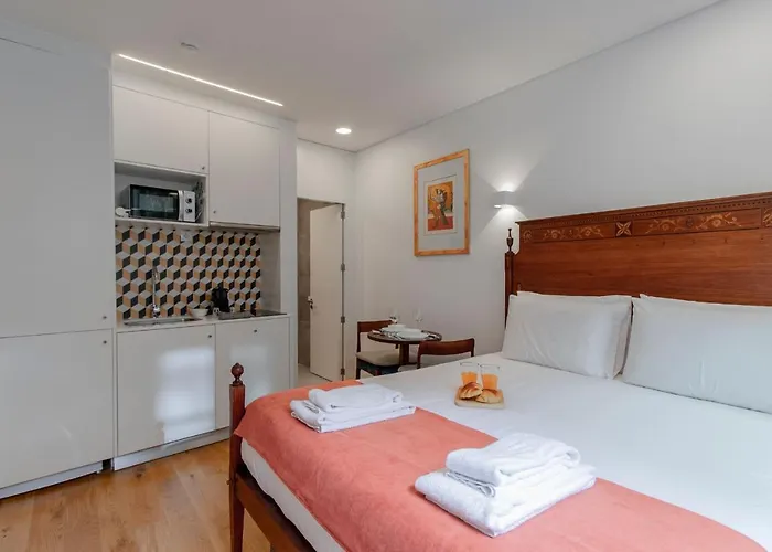 아파트 Cozy W/ Patio By Lovelystay *