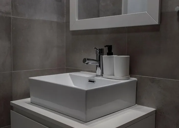 Daire Cozy W/ Patio By Lovelystay