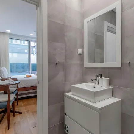 Apartamento Cozy W/ Patio By Lovelystay